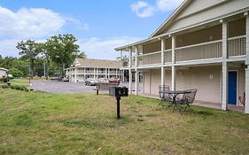 Travelodge By Wyndham Traverse City Mi